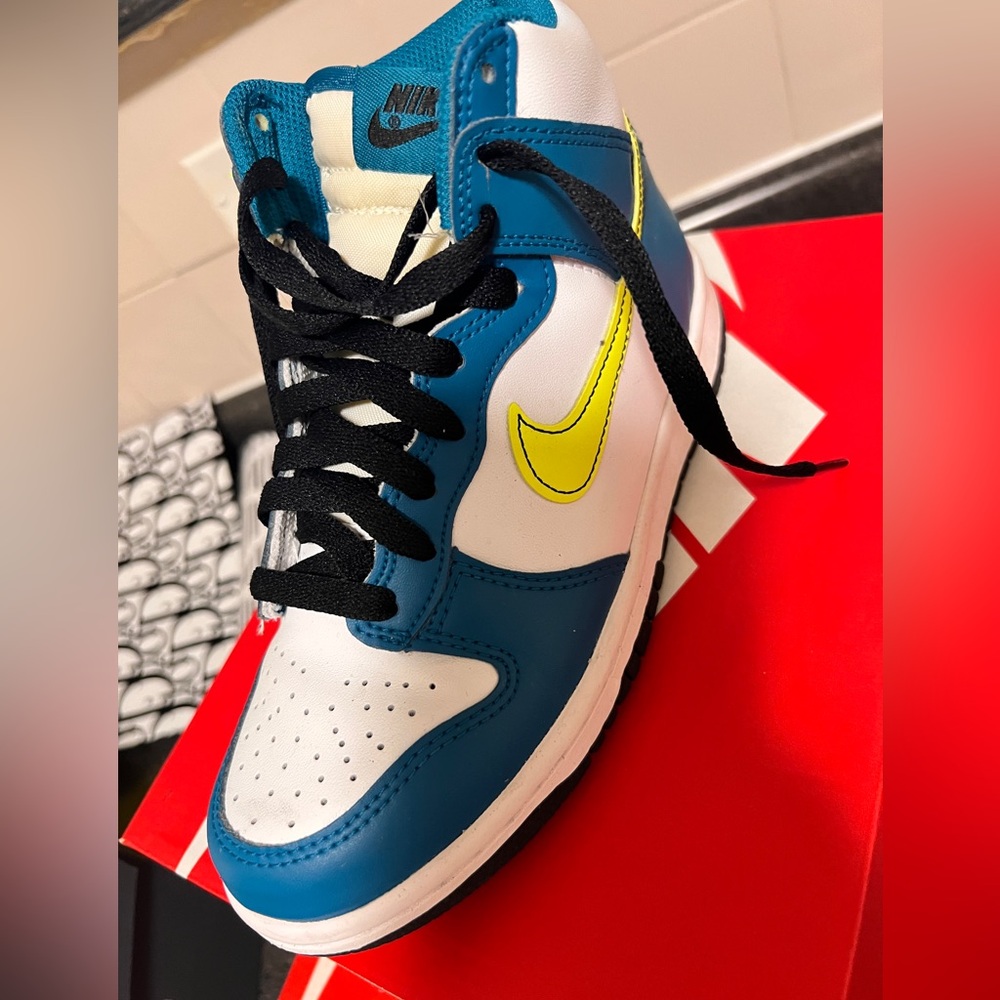 Nike dunk high gs size boys 4.5